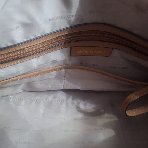 Michael Kors Weekender Bag - Picture 7 of 7